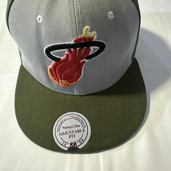 Miami Heat Mitchell & Ness Hardwood Classic Snapback Hat NBA Olive Green/Gray - Picture 2 of 10